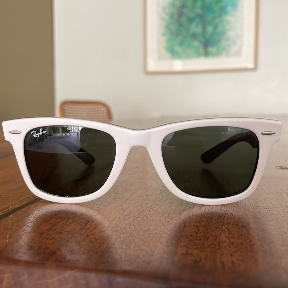 Ray-Ban Iconic Wayfarer RB2140 956. 50mm. White & Black frame.